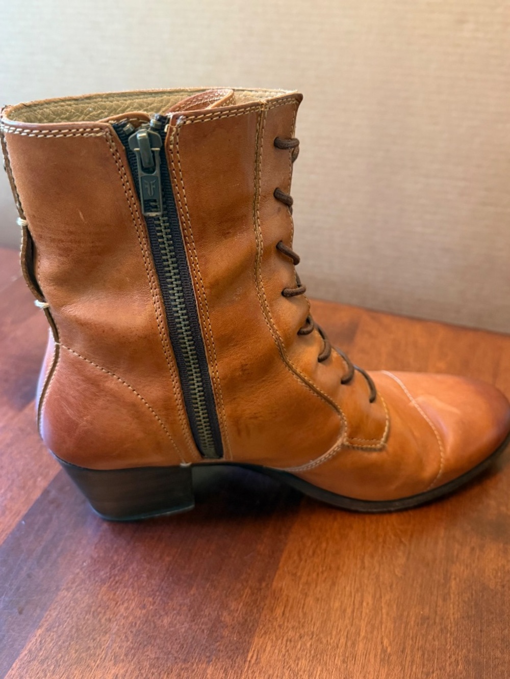 FRYE Courtney Lace Up Ankle Boots 9 - worn twice - Picture 4 of 11